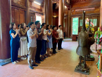 Nhà xuất bản Công Thương dâng hương tưởng niệm Chủ tịch Hồ Chí Minh