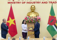 Thứ trưởng Bộ Công Thương Phan Thị Thắng tiếp Bộ trưởng Ngoại giao, Ngoại thương, Thương mại và Năng lượng Cộng đồng thịnh vượng Dominica
