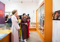 Phu nhân Tổng Bí thư Tô Lâm và Tổng giám đốc UNESCO Audrey Azoulay dự Triển lãm "Chúng tôi CÓ THỂ"