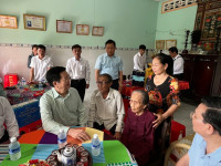 Phó Thủ tướng Mai Văn Chính thăm gia đình chính sách tại Tây Ninh