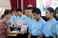 Trao 265 suất học bổng cho học sinh khiếm thị