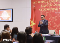 Thủ tướng Phạm Minh Chính và phu nhân gặp gỡ cán bộ cơ quan đại diện và cộng đồng người Việt Nam tại Kuwait