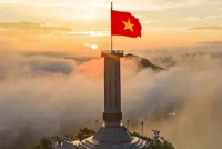 Lần đầu tiên bắn pháo hoa đêm giao thừa tại Cột cờ Quốc gia Lũng Cú