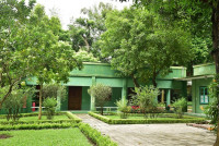 Thủ tướng Phạm Minh Chính dâng hương tưởng nhớ Chủ tịch Hồ Chí Minh tại Nhà 67