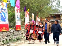 Thông tin bầu cử đến với dân bằng nhiều thứ tiếng