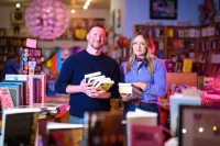 Quyền lực ‘khủng’ của những người nổi tiếng trong giới sách