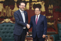 Thủ tướng Phạm Minh Chính tiếp Đại sứ Anh Iain Frew