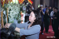 Phó Chủ tịch nước Võ Thị Ánh Xuân dâng hương tưởng niệm các Anh hùng liệt sĩ tại Khu di tích Truông Bồn