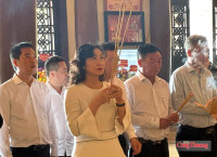 Bộ Công Thương dâng hương tưởng niệm các Anh hùng - Liệt sĩ tại TP. Hồ Chí Minh