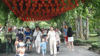 Người dân Thành phố Hồ Chí Minh nô nức vui chơi dịp lễ Quốc khánh 2/9