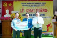 Hội Xuất bản Việt Nam 'nâng bước em đến trường' tại xã đảo Nhơn Châu