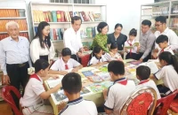 Khánh Hòa: Trao tặng 937 đầu sách cho Thư viện xã Diên Khánh