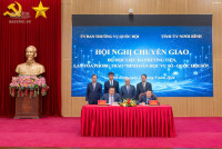 Phó Chủ tịch Thường trực Quốc hội Đỗ Văn Chiến dự Hội nghị chuyển giao Bộ học liệu “Bình dân học vụ số” tại Ninh Bình