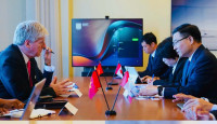 Bộ trưởng Lê Mạnh Hùng làm việc với Bộ trưởng Năng lượng và Tài nguyên thiên nhiên Canada Tim Hodgson