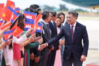 Thủ tướng Lê Minh Hưng tới Phnom Penh, bắt đầu chuyến thăm chính thức Campuchia