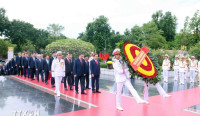 Lãnh đạo Đảng, Nhà nước đặt vòng hoa tại Đài tưởng niệm các anh hùng liệt sĩ