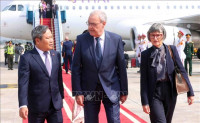 Tổng thống Liên bang Thụy Sĩ và phu nhân đến Hà Nội, bắt đầu thăm chính thức Việt Nam