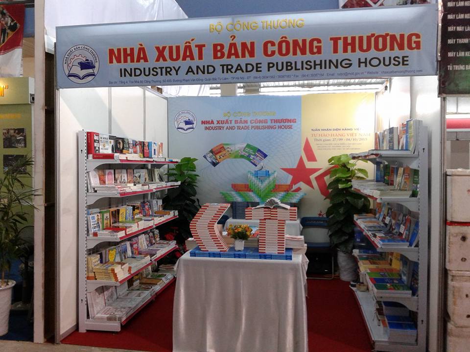 Gian hàng Nhà Xuất bản Công Thương tham gia hội chợ năm 2015