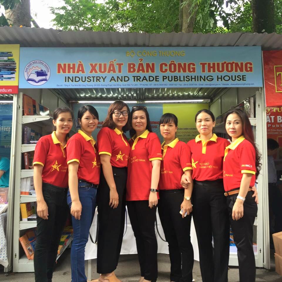 Gian hàng Nhà Xuất bản Công Thương tham gia hội chợ năm 2015