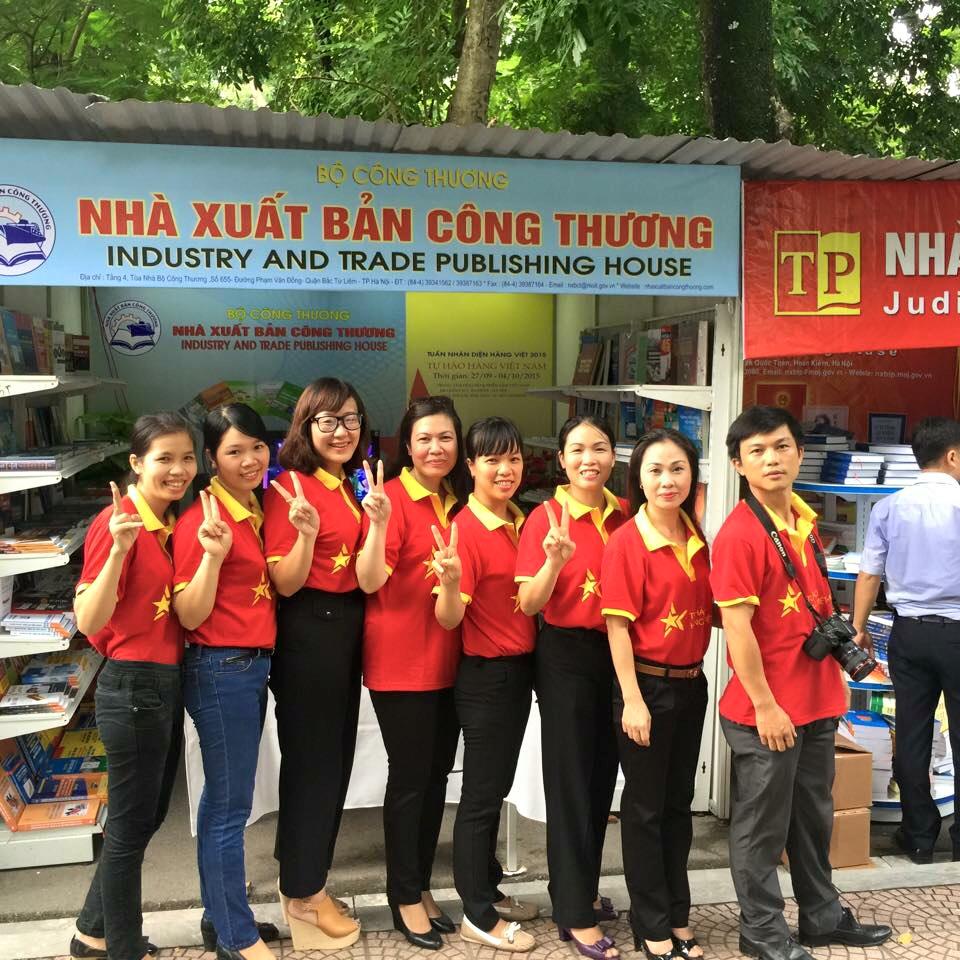 Gian hàng Nhà Xuất bản Công Thương tham gia hội chợ năm 2015