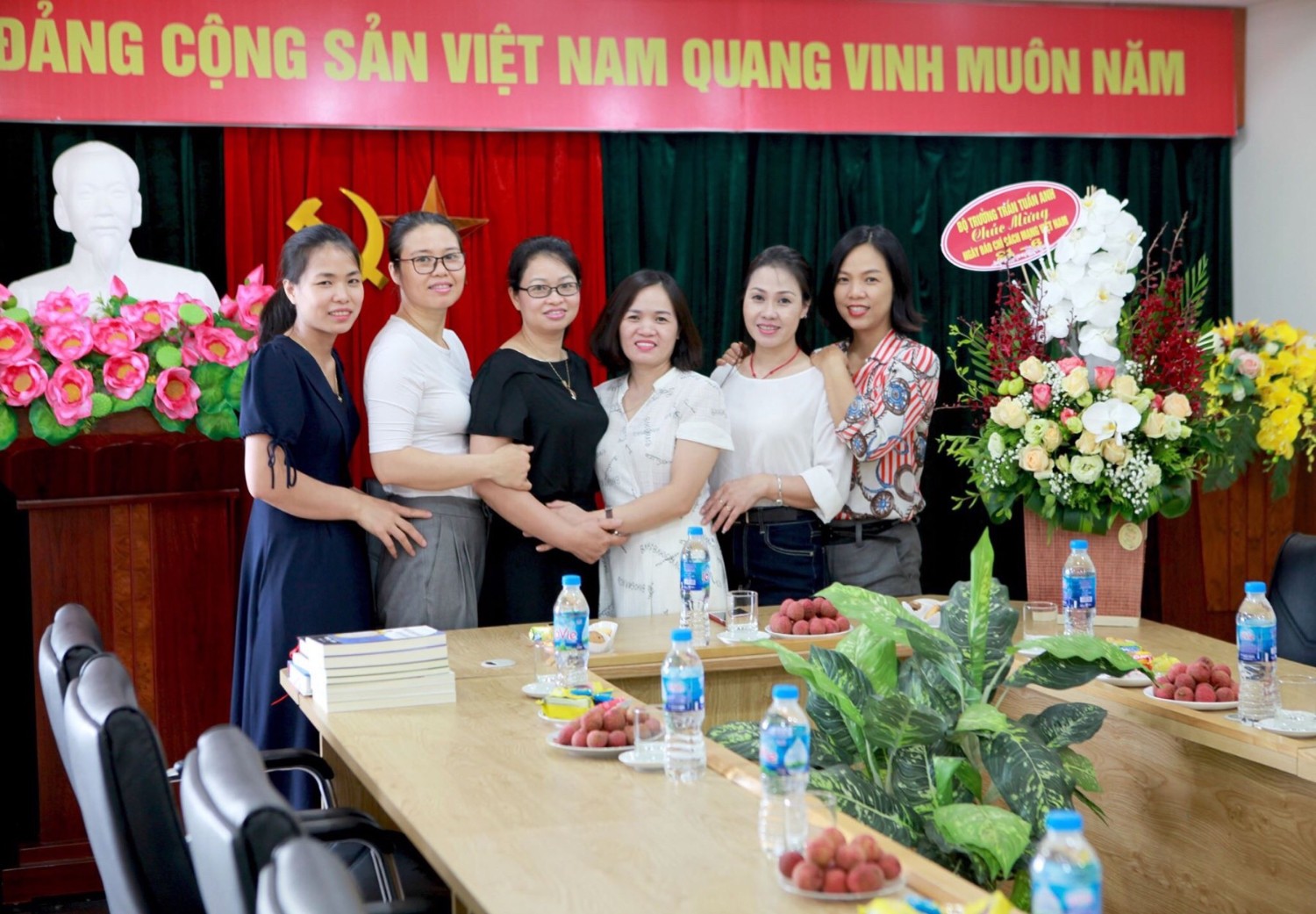 Bộ trưởng Trần Tuấn Anh ghé thăm Nhà Xuất bản Công Thương nhân kỷ niệm 95 năm ngày Báo chí Cách mạng Việt Nam 21/6/1925 - 21/6/2020