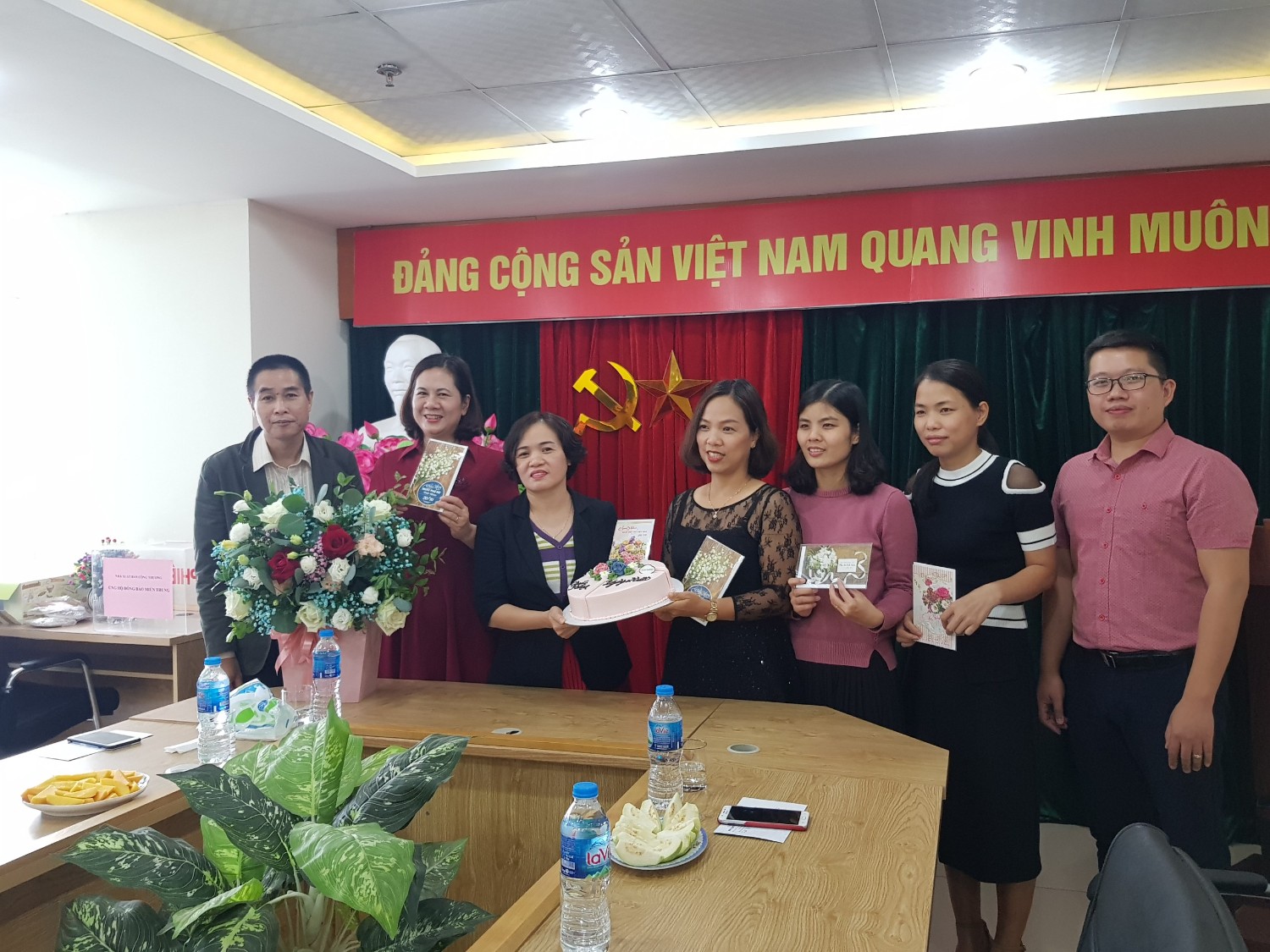 Hoạt đông kỷ niệm ngày 20/10/2020 và quyên góp ủng hộ đồng bào miền Trung chịu ảnh hưởng của lũ lụt của Nhà Xuất bản Công Thương