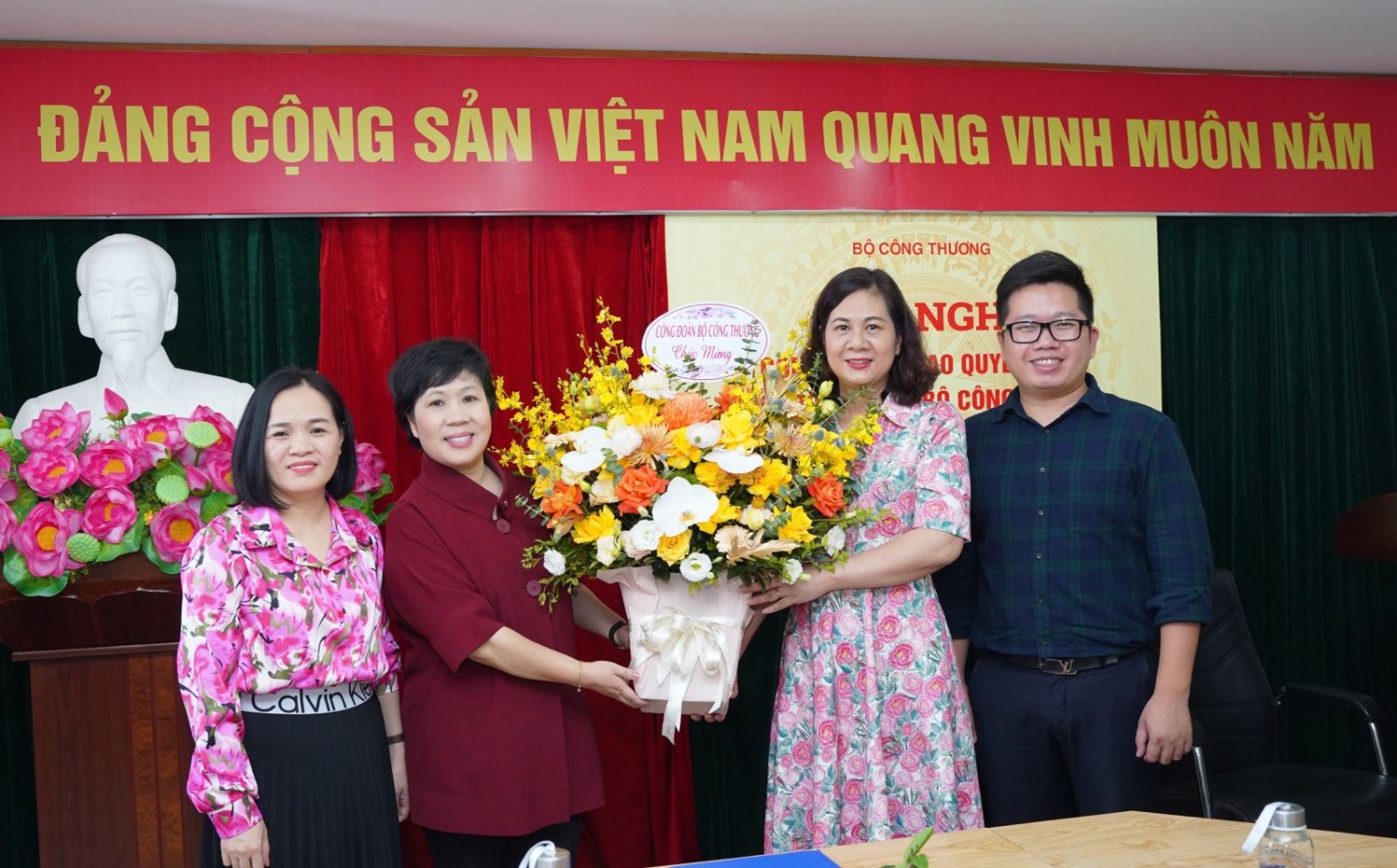 Thứ trưởng Đỗ Thắng Hải trao quyết định bổ nhiệm Giám đốc Nhà xuất bản Công thương