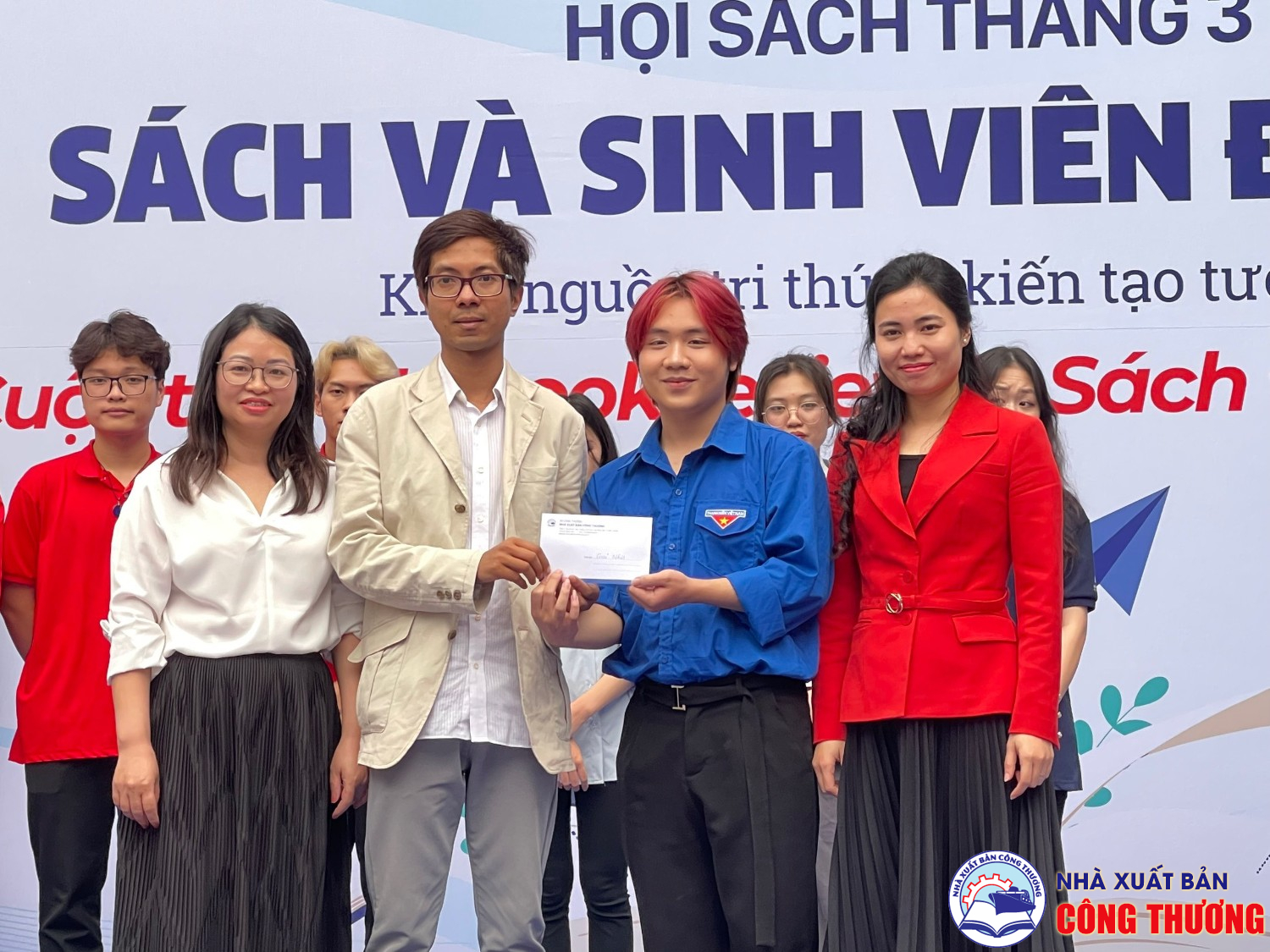 Hội sách tháng 3 Sách và sinh viên Điện lực: Khởi nguồn tri thức - kiến tạo tương lai