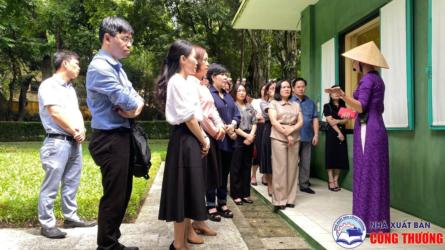 Thăm và dâng hương tại Khu di tích bảo tàng Hồ Chí Minh nhân dịp tưởng niệm 55 năm ngày mất của Chủ tịch Hồ Chí Minh