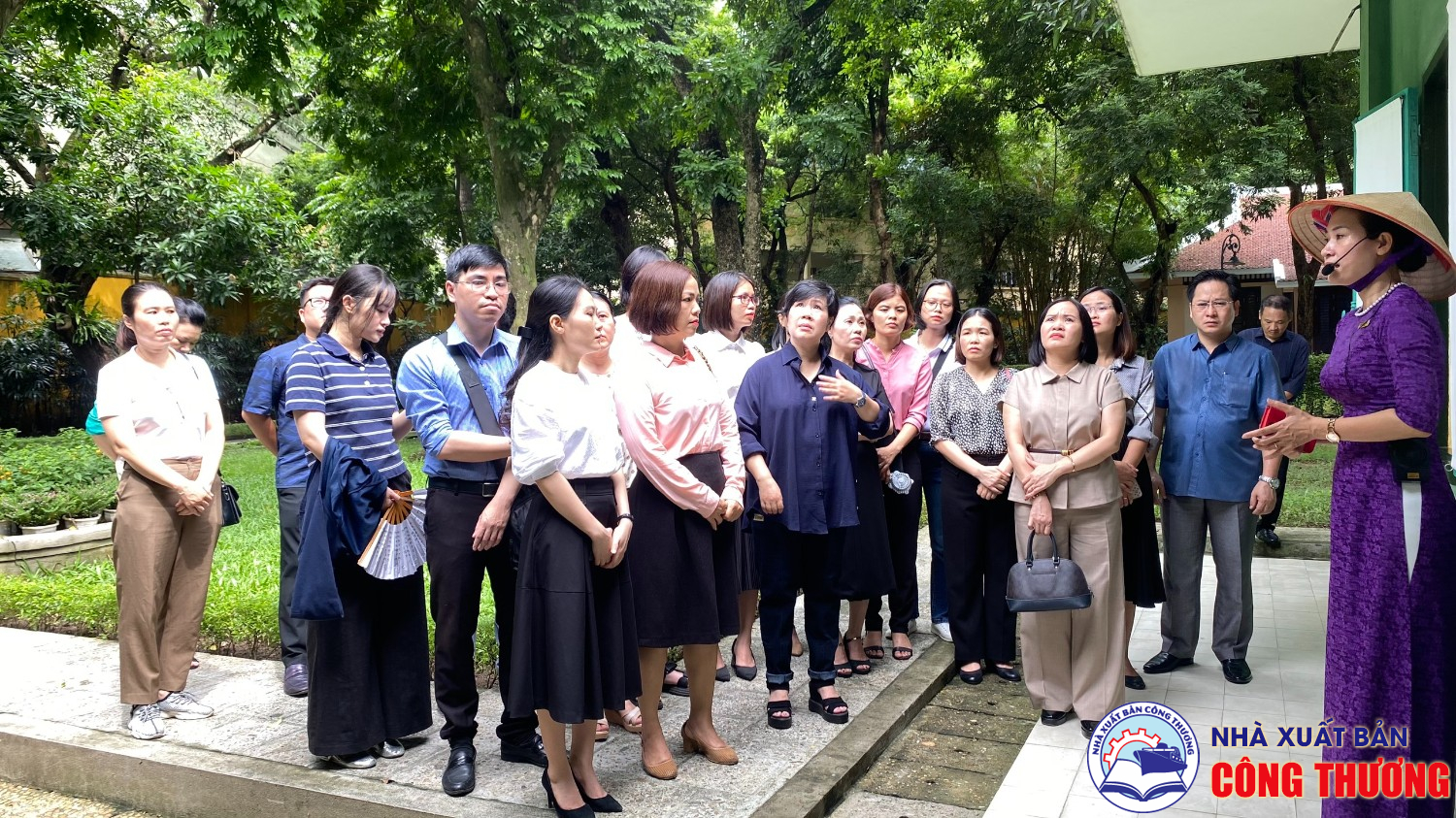 Thăm và dâng hương tại Khu di tích bảo tàng Hồ Chí Minh nhân dịp tưởng niệm 55 năm ngày mất của Chủ tịch Hồ Chí Minh