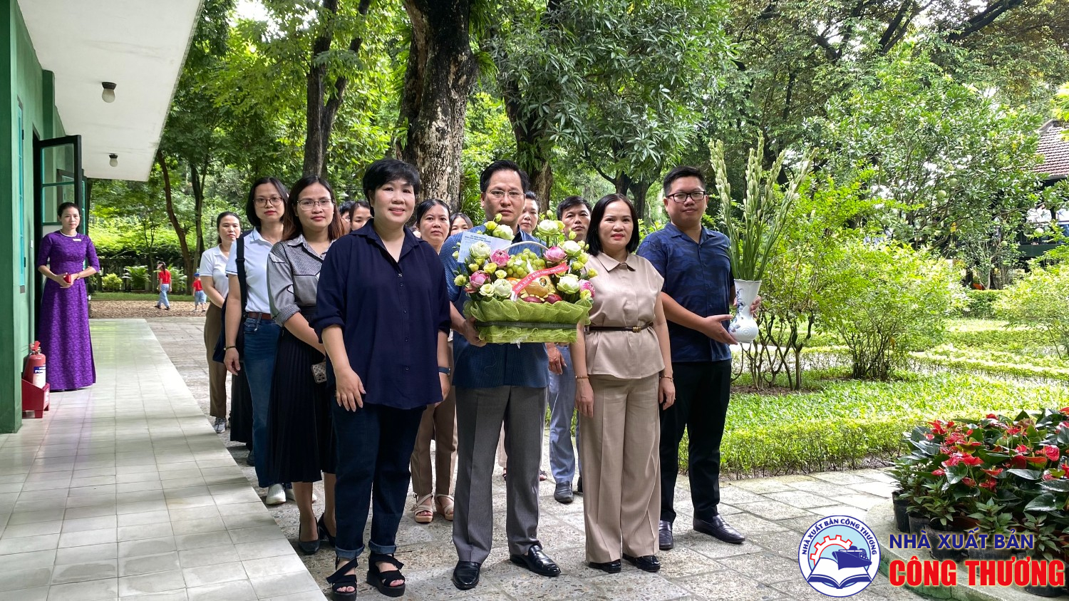 Thăm và dâng hương tại Khu di tích bảo tàng Hồ Chí Minh nhân dịp tưởng niệm 55 năm ngày mất của Chủ tịch Hồ Chí Minh