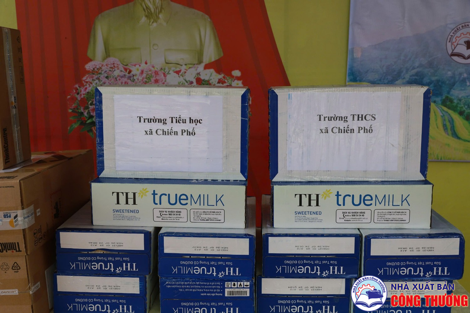 Ảnh hoạt động từ thiện trao tặng máy tính và sách vở, sữa tại các trường thuộc xã Sán Xả Hồ, xã Pờ Ly Ngài, xã Tân Tiến, xã Chiến Phố thuộc tỉnh Hà Giang, tháng 11 năm 2024