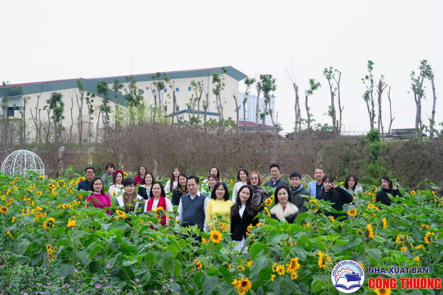 Hoạt động chụp ảnh nhân ngày quốc tế phụ nữ 8/3/2025