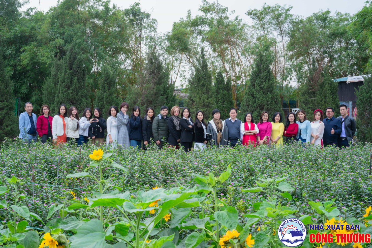 Hoạt động chụp ảnh nhân ngày quốc tế phụ nữ 8/3/2025