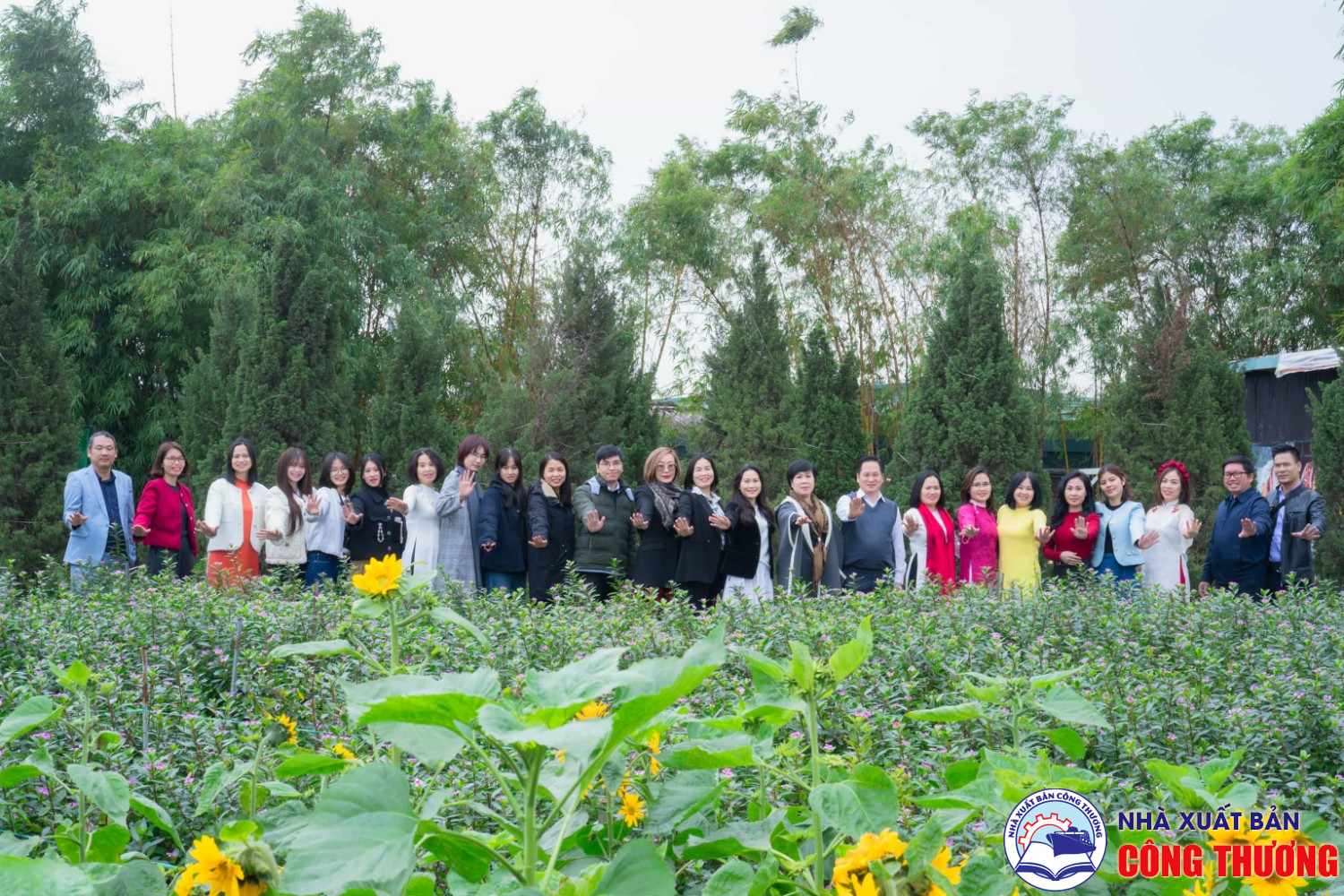 Hoạt động chụp ảnh nhân ngày quốc tế phụ nữ 8/3/2025