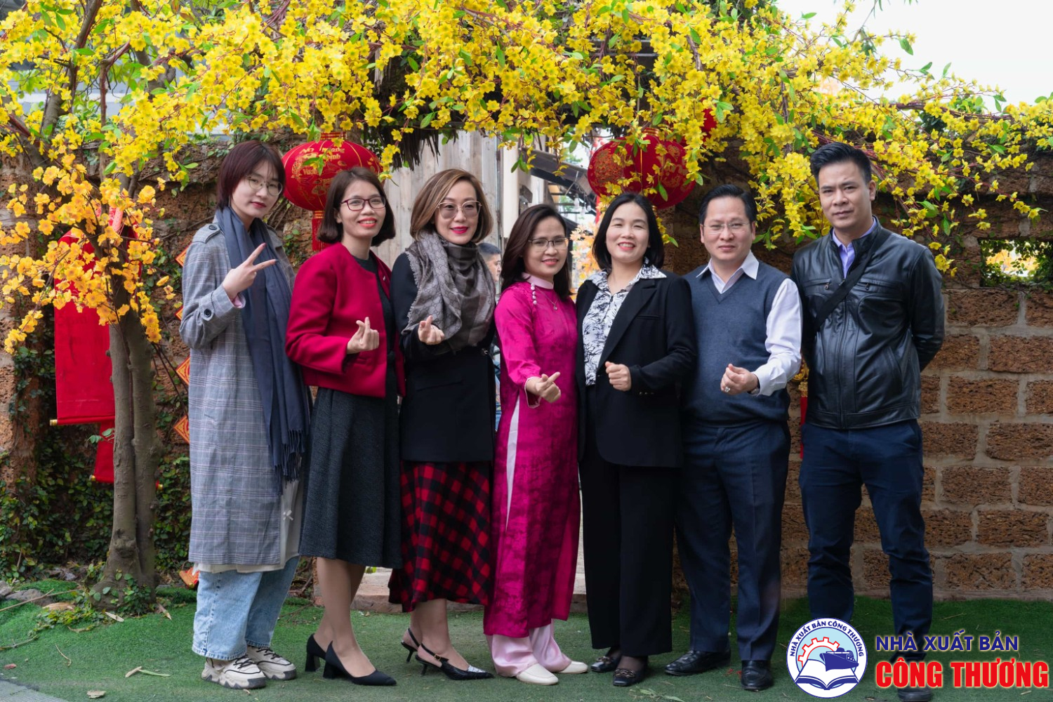 Hoạt động chụp ảnh nhân ngày quốc tế phụ nữ 8/3/2025
