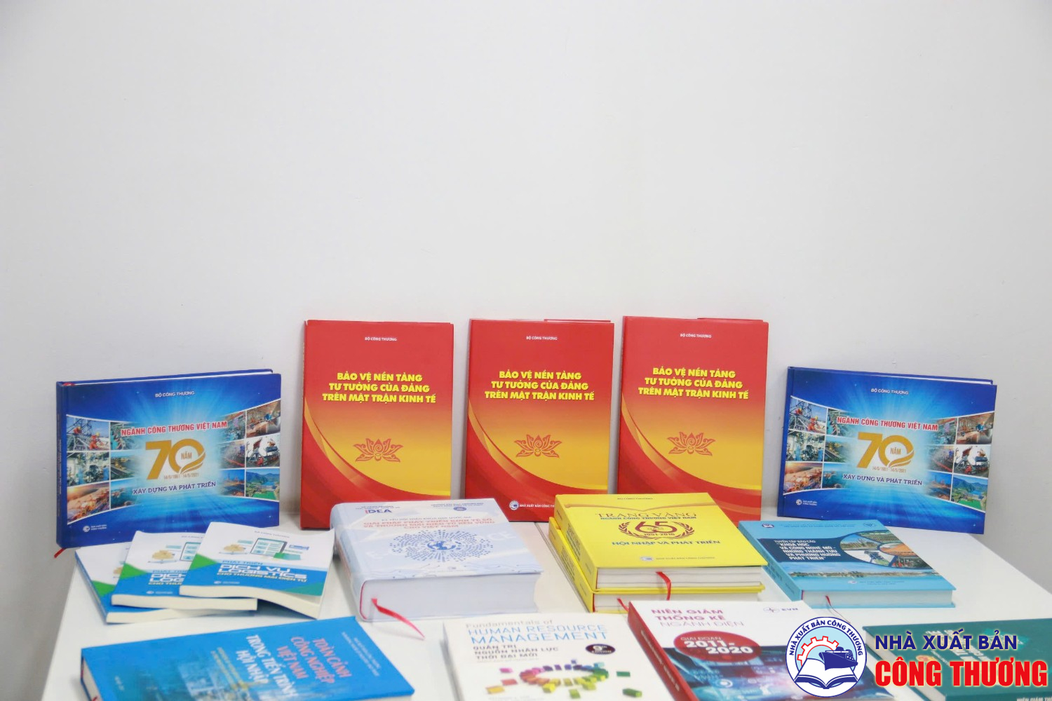 Nhà Xuất bản Công Thương tham gia lễ ra mắt câu lạc bộ sách và tri thức EPU tại trường Đại học Điện lực