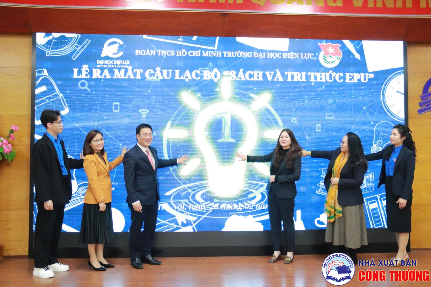 Nhà Xuất bản Công Thương tham gia lễ ra mắt câu lạc bộ sách và tri thức EPU tại trường Đại học Điện lực