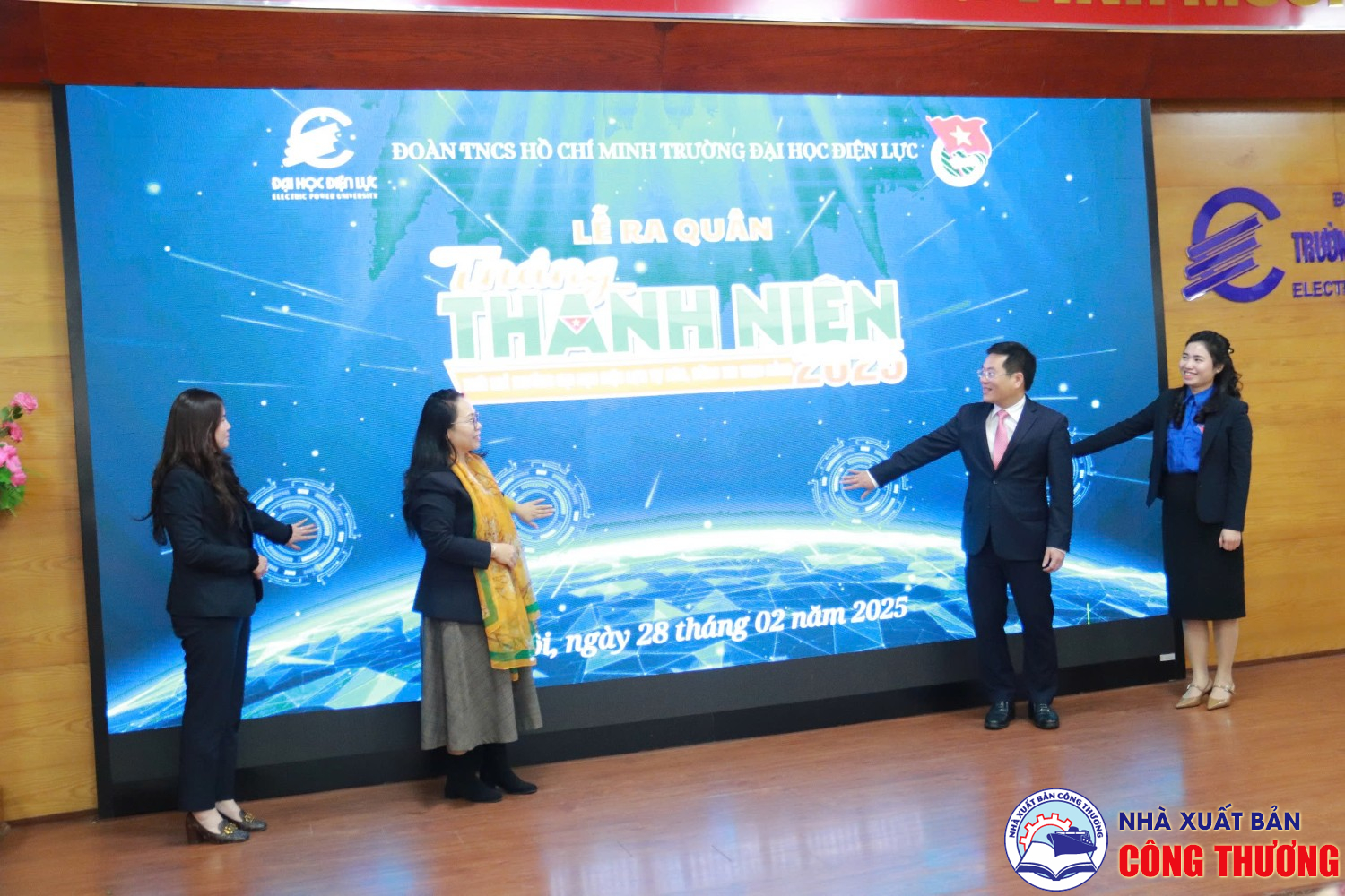 Nhà Xuất bản Công Thương tham gia lễ ra mắt câu lạc bộ sách và tri thức EPU tại trường Đại học Điện lực
