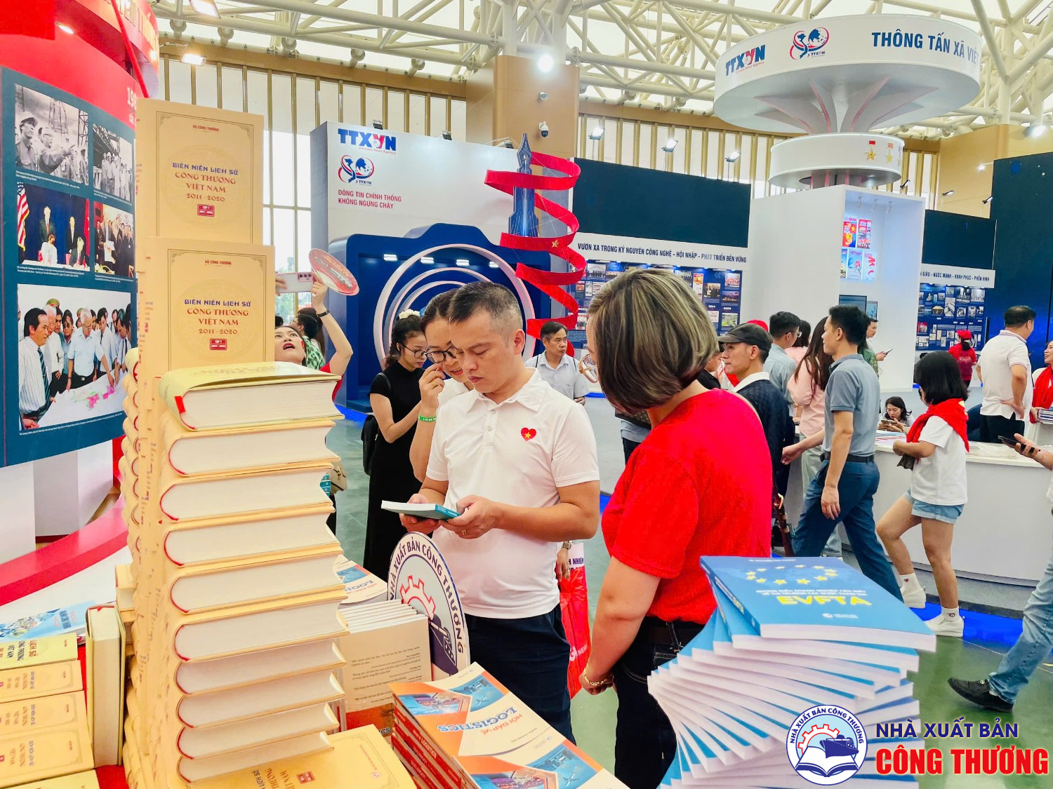 Nhà Xuất bản Công Thương tham gia Triển lãm "80 năm Hành trình Độc lập - Tự do - Hạnh phúc" tại Trung tâm Triển lãm Quốc gia, Đông Anh, Hà Nội