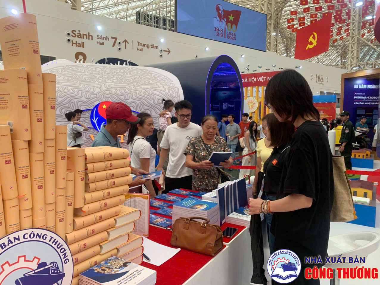 Nhà Xuất bản Công Thương tham gia Triển lãm "80 năm Hành trình Độc lập - Tự do - Hạnh phúc" tại Trung tâm Triển lãm Quốc gia, Đông Anh, Hà Nội