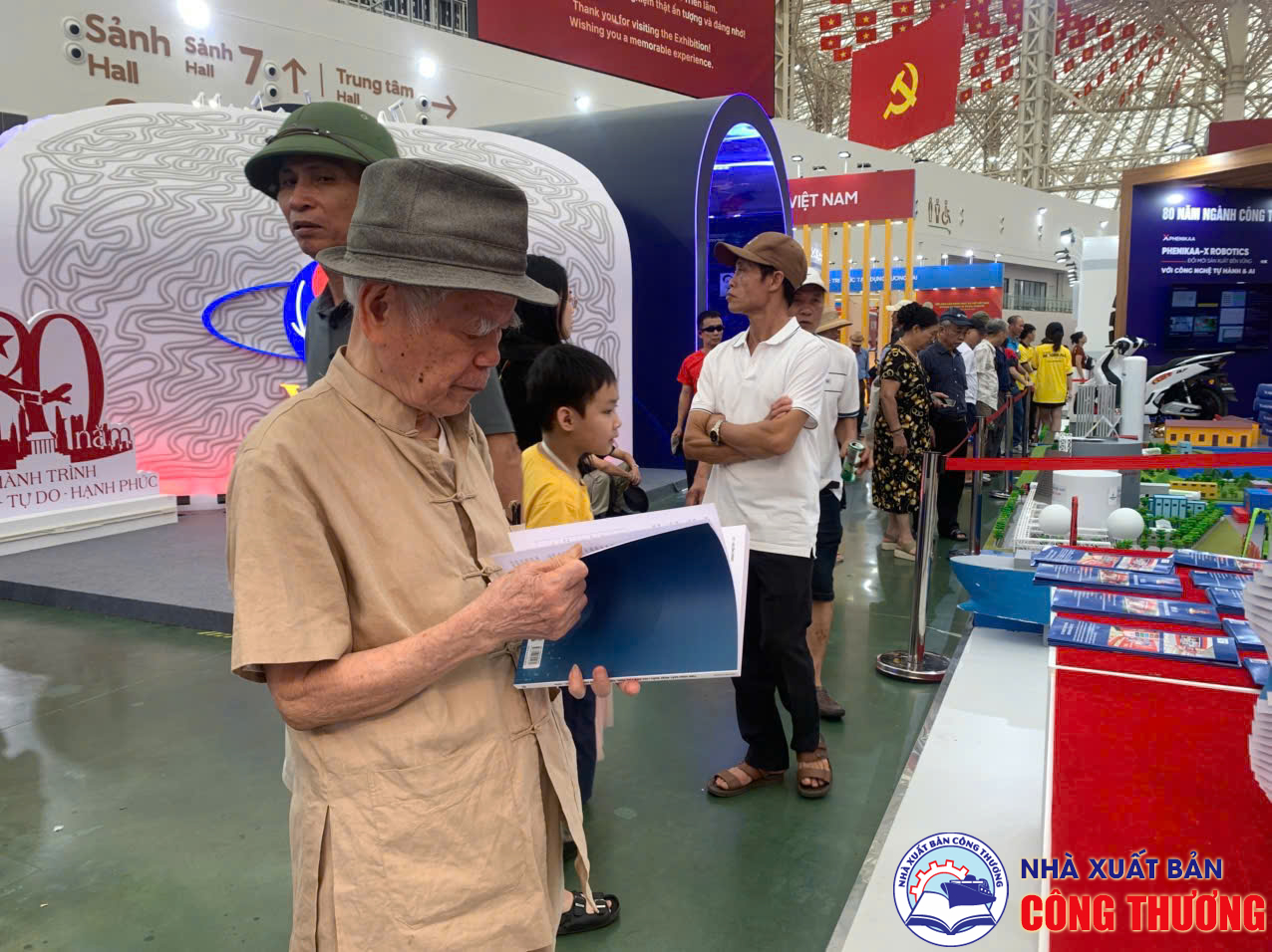 Nhà Xuất bản Công Thương tham gia Triển lãm "80 năm Hành trình Độc lập - Tự do - Hạnh phúc" tại Trung tâm Triển lãm Quốc gia, Đông Anh, Hà Nội