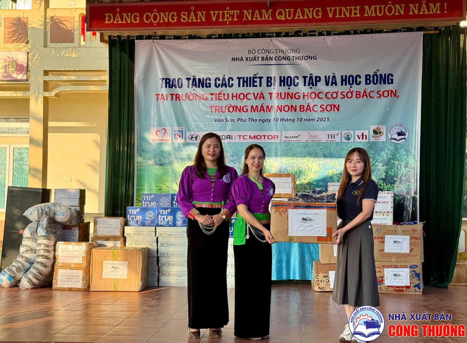 Nhà xuất bản Công thương tổ chức chương trình thiện nguyện tại Phú Thọ