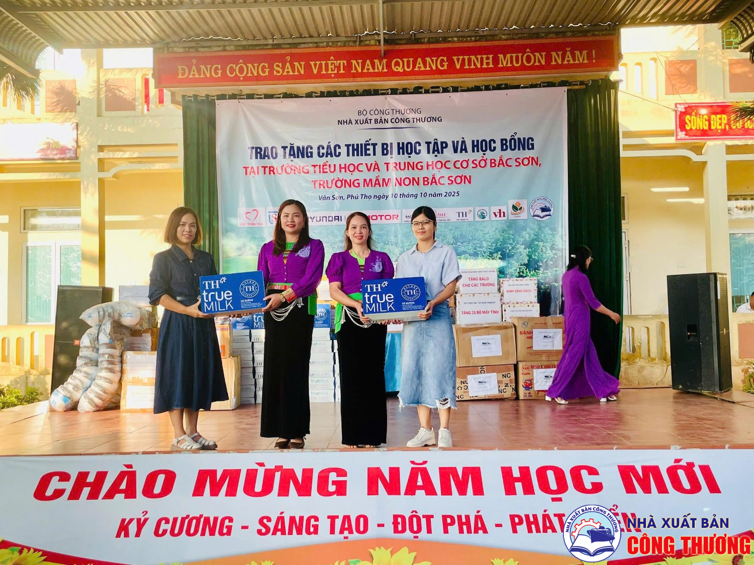 Nhà xuất bản Công thương tổ chức chương trình thiện nguyện tại Phú Thọ