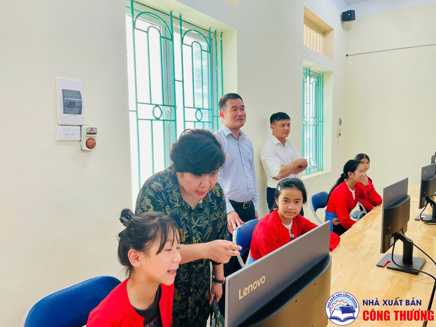 Nhà xuất bản Công thương tổ chức chương trình thiện nguyện tại Phú Thọ