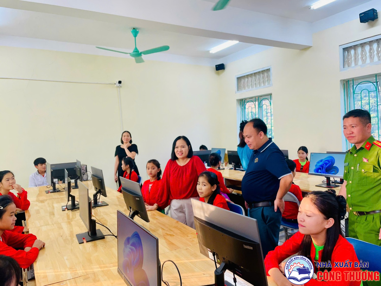 Nhà xuất bản Công thương tổ chức chương trình thiện nguyện tại Phú Thọ