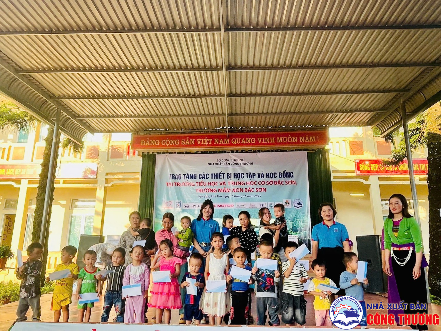 Nhà xuất bản Công thương tổ chức chương trình thiện nguyện tại Phú Thọ