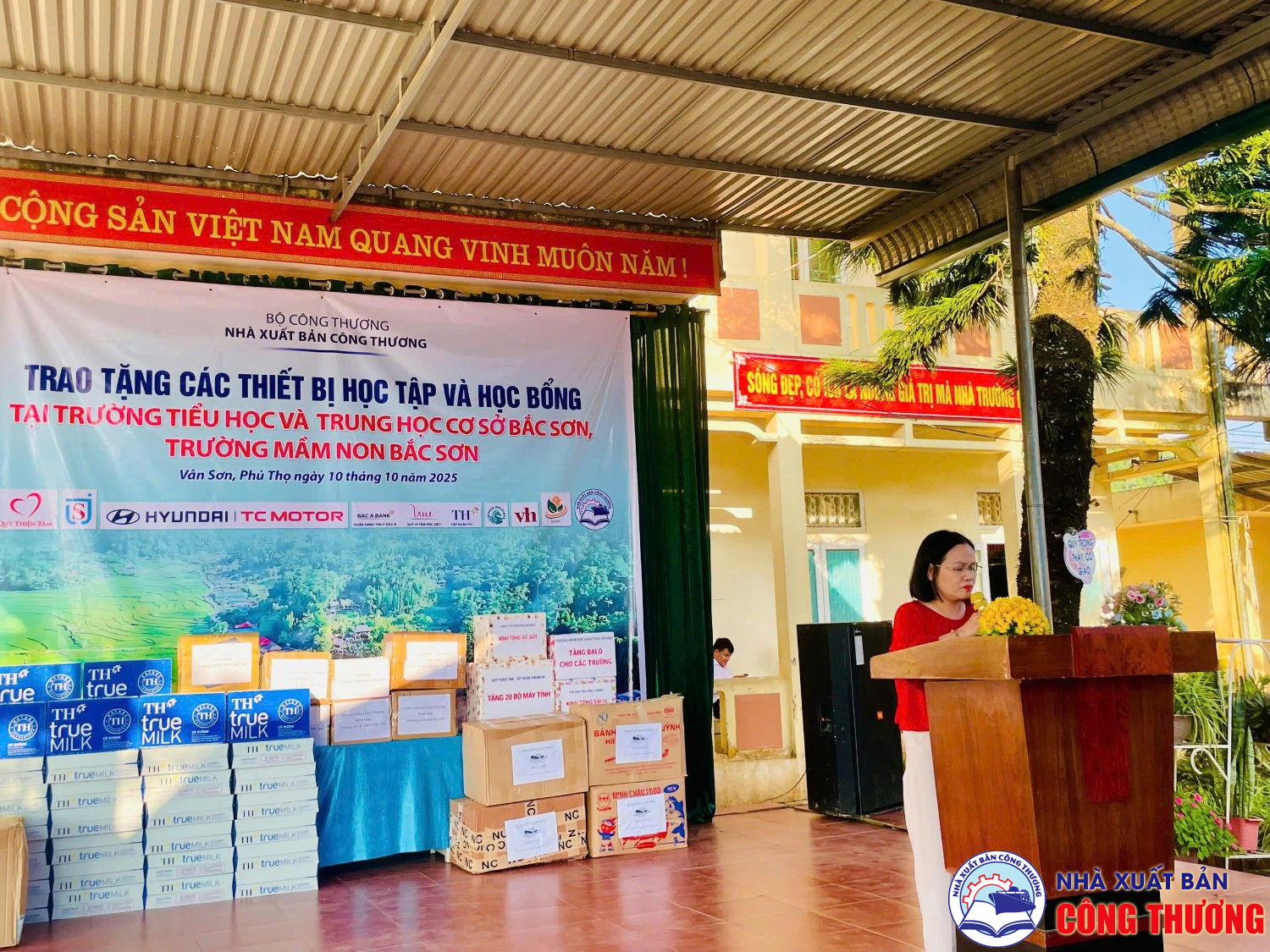 Nhà xuất bản Công thương tổ chức chương trình thiện nguyện tại Phú Thọ
