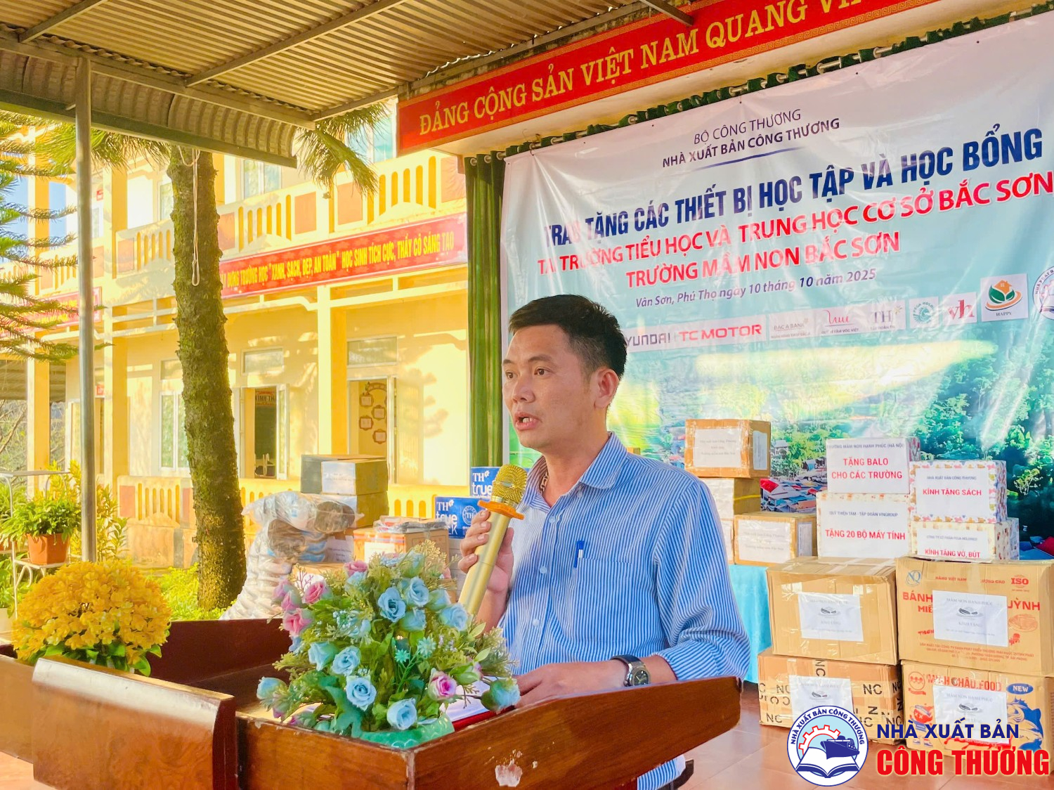Nhà xuất bản Công thương tổ chức chương trình thiện nguyện tại Phú Thọ