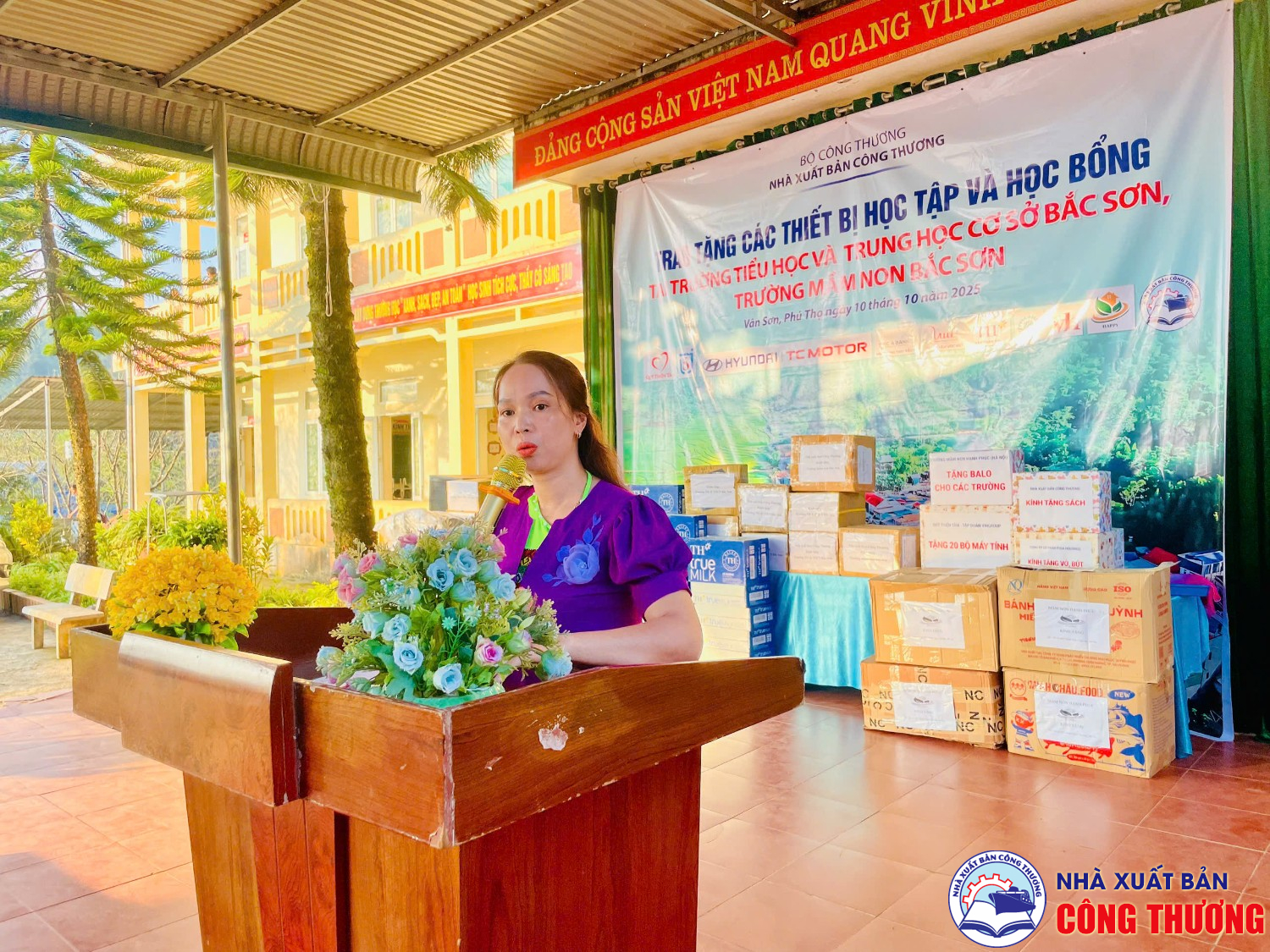Nhà xuất bản Công thương tổ chức chương trình thiện nguyện tại Phú Thọ